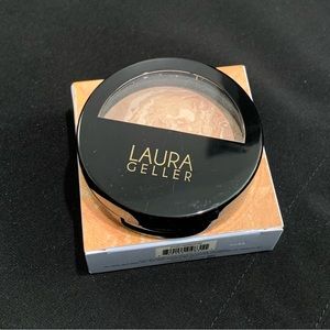 Laura Geller Baked Balance N Brighten Foundation in Light